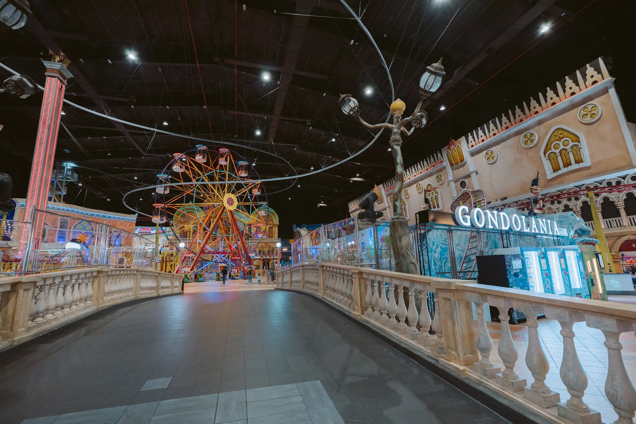 Visit Villaggio Mall